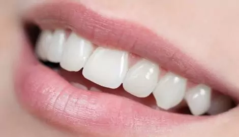 Comment garder des dents saines toute l’année : les meilleures habitudes à adopter
